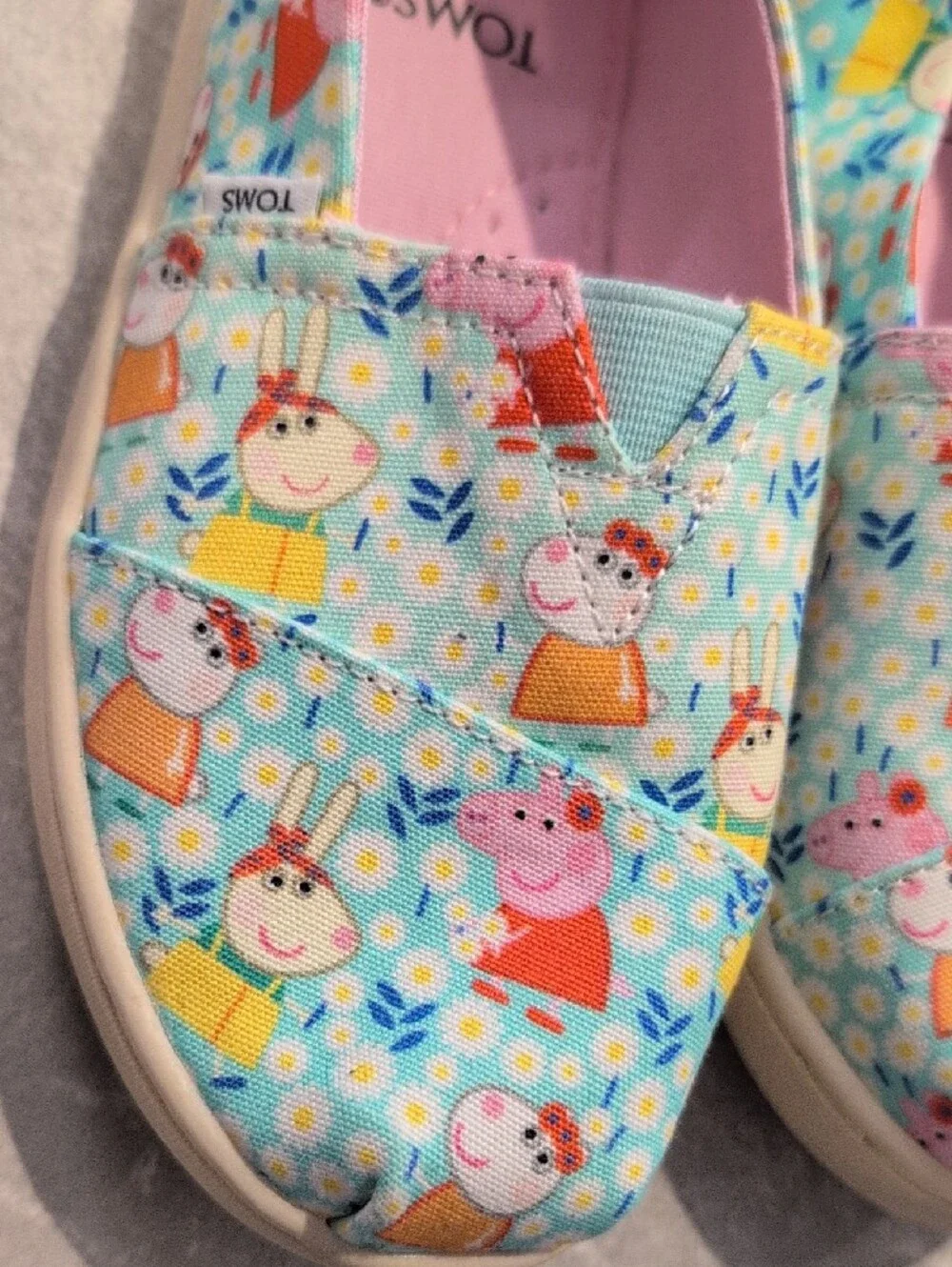New TOMS Peppa Pig Kids Slip-On Sneakers, Character Print